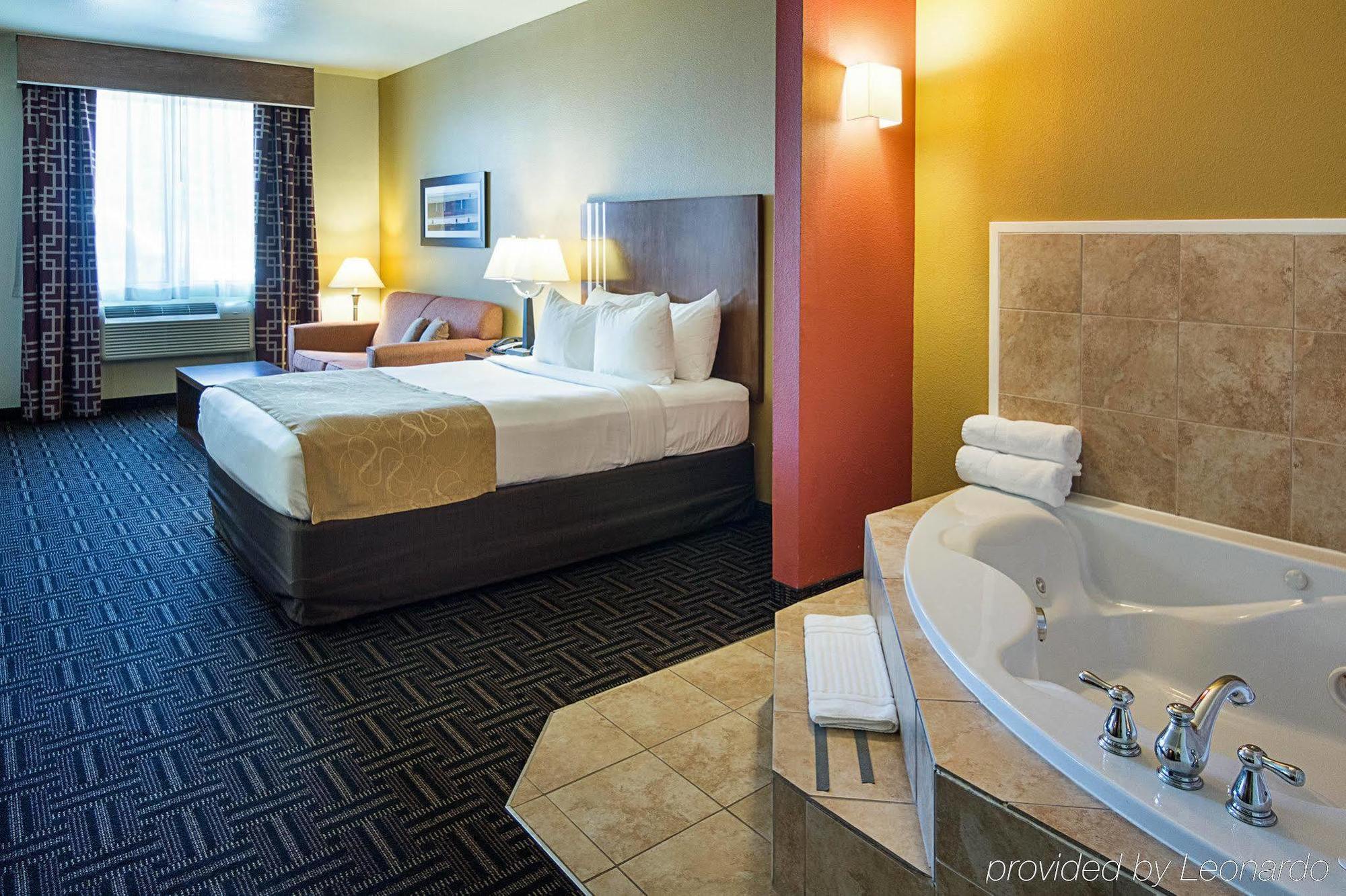 Comfort Suites Natchitoches Exterior photo