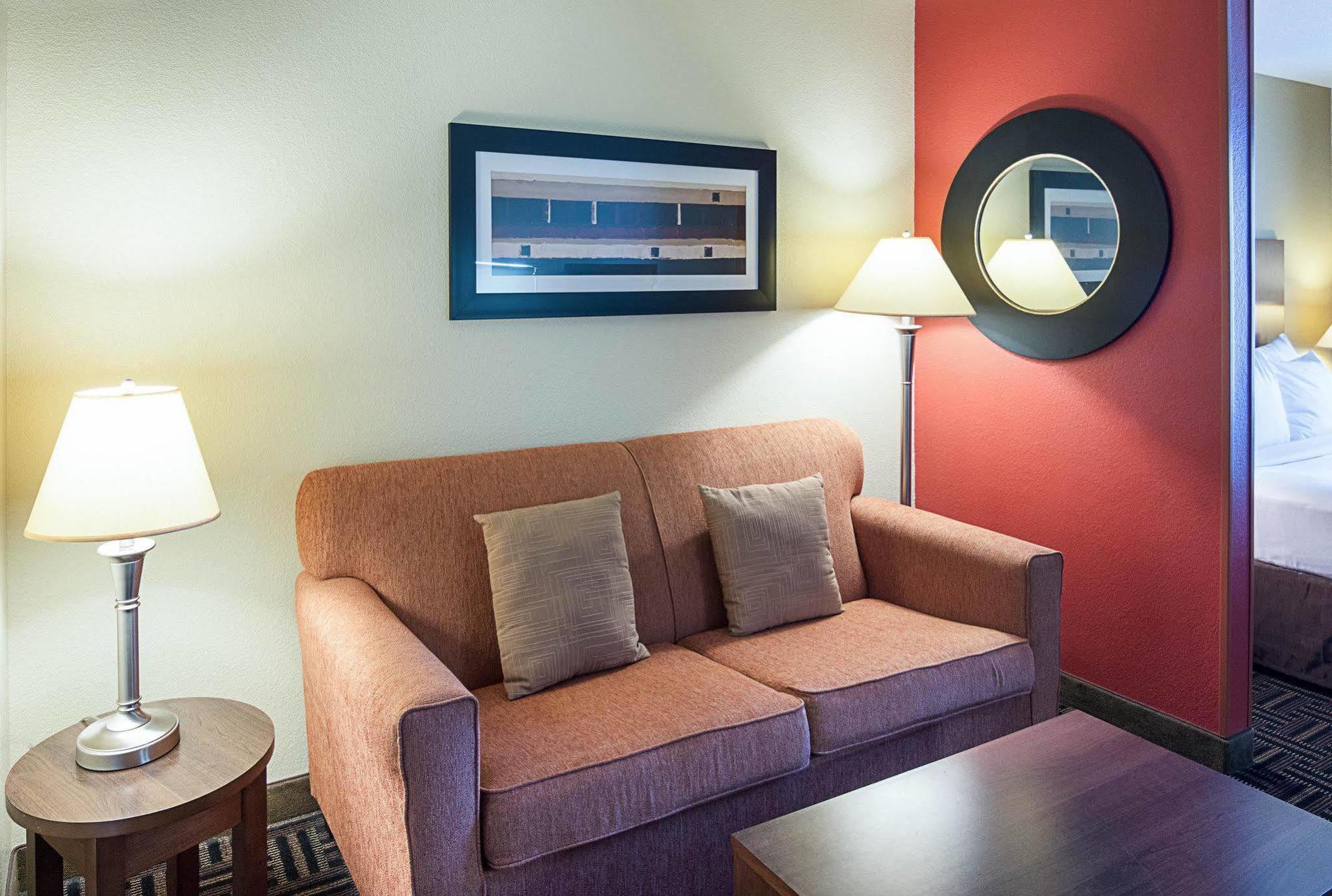 Comfort Suites Natchitoches Exterior photo